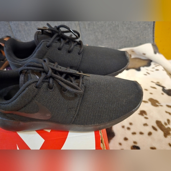 Nike Roshe One Women - Picture 2 of 3